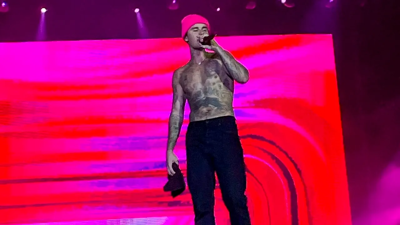 Cu fața încă parțial paralizată, Justin Bieber anulează concertele pe care le mai avea de susținut în cadrul turneului mondial „Justice!”