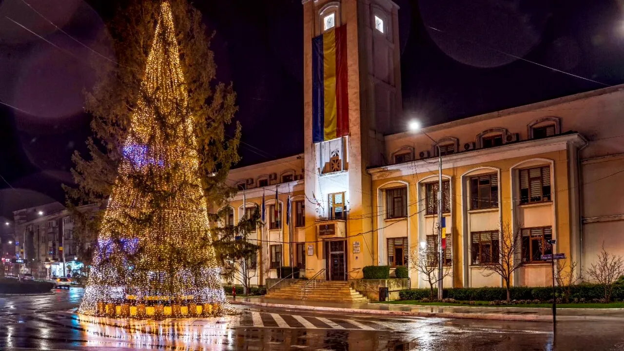 Bradul de Crăciun din Bârlad, motiv de glume pe internet
