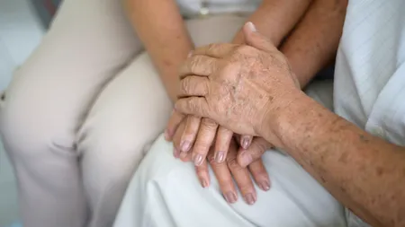 Pensionarea timpurie nu este pentru toți. O femeie nu vrea să îi urmeze exemplul socrului care s-a pensionat la 55 de ani