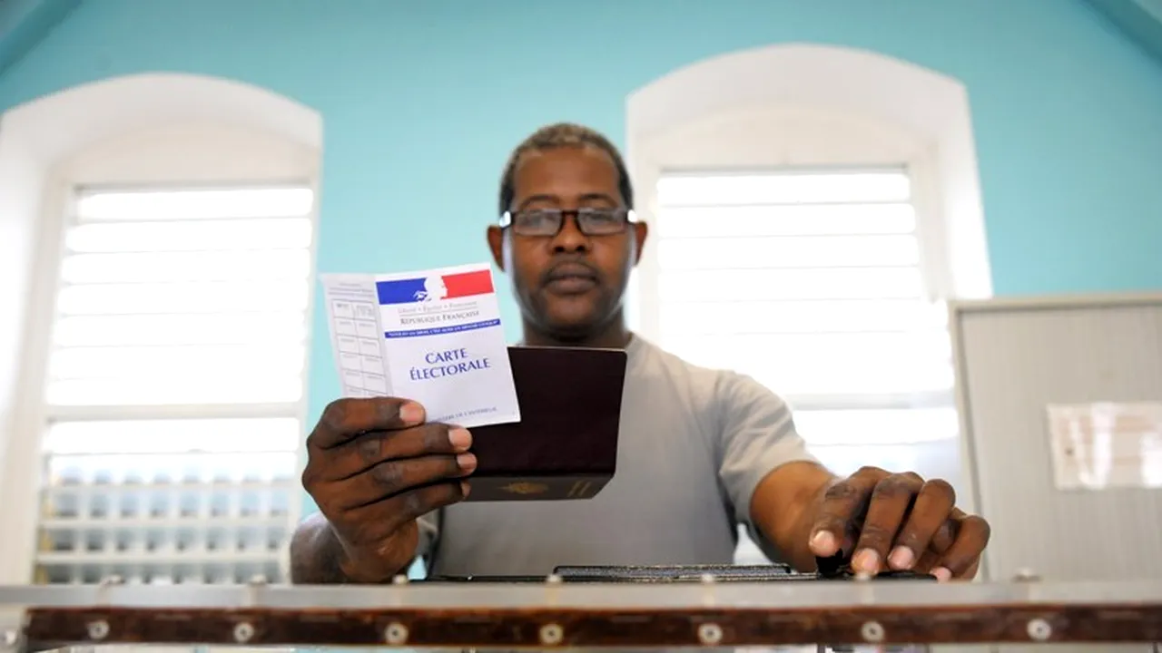 Turul doi al alegerilor legislative din Franța a început. Francois Hollande are nevoie de un parlament socialist pentru a-și implementa reformele