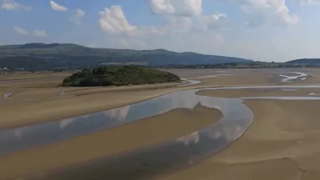 O insulă capricioasă accesibilă și cu mașina, scoasă la vânzare în Țara Galilor la preț de penthouse în București. Avantaje și dezavantaje