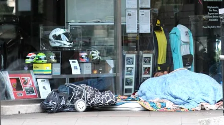 Mai mulți români ce dorm într-un pasaj subteran în Park Lane susțin că vor să se întoarcă acasă