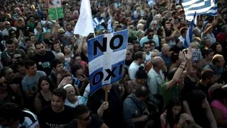 Zeci de mii de greci au participat, vineri seară, la mitinguri în Atena și Salonic