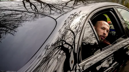 Ce i-a răspuns Andrew Tate unui jurnalist britanic care întreba despre influența sa asupra ADOLESCENȚILOR