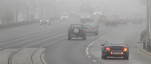 INFOTRAFIC: Ceață densă pe șosele din cinci județe. Vizibilitatea, scăzută sub 50 de metri