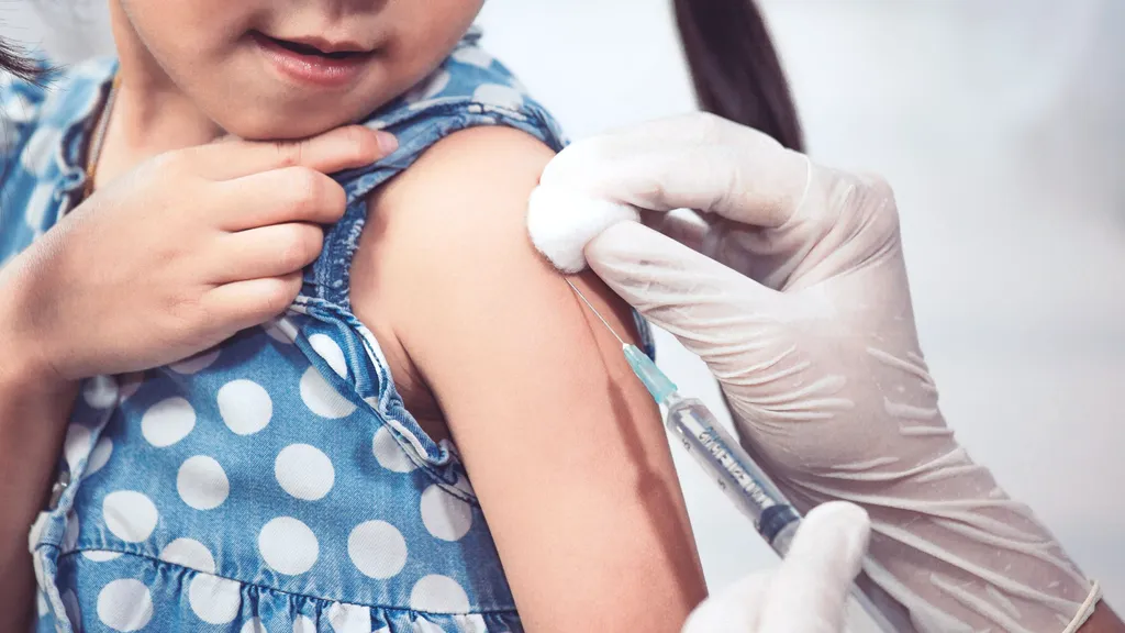 Vaccinarea copiilor, în impas major din cauza transferului de date. Medic: „Unii colegi reușesc să înregistreze vaccinările, alții nu”