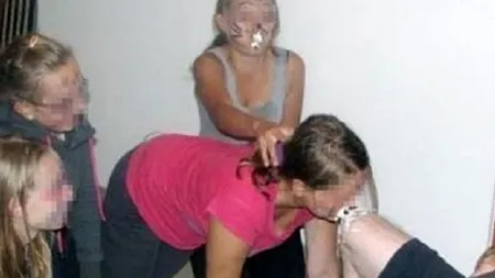 GALERIE FOTO: Ritualul umilitor de inițiere de la o școală catolică din Polonia. 