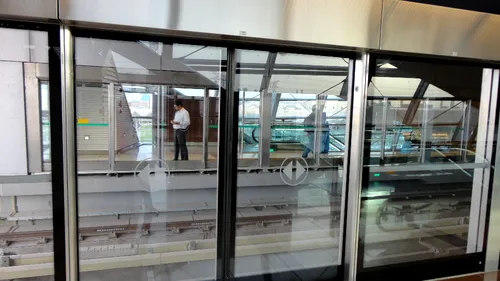 Ministrul Transporturilor ia o decizie importantă după crima de la Dristor 1: La metrou, pe peron, vor fi paravane din sticlă incasabilă pentru protecția călătorilor