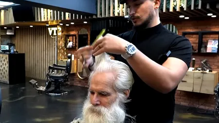Povestea frizerului din Bistrița care îi ajută pe oamenii străzii. Tunsori spectaculoase și un VIDEO VIRAL pe TikTok