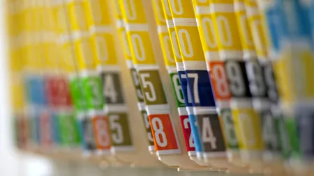 De ce se numesc „numere de înmatriculare”, dacă plăcuțele au mai multe litere decât cifre? Istoria înmaticulării mașinilor în România