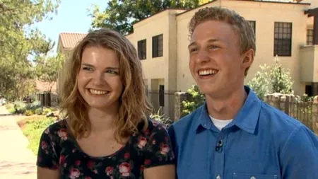 Au scăpat ca prin minune de fulger. Ce i-a salvat pe acești tineri 