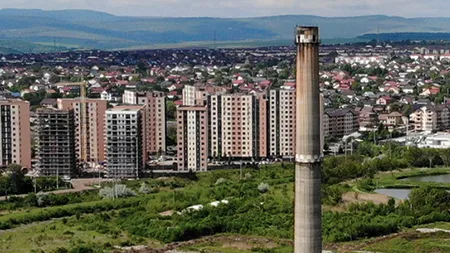 Demolare spectaculoasă la Iași. Un coș de fum de 80 de metri va fi DETONAT pentru a face loc unui nou proiect ambițios