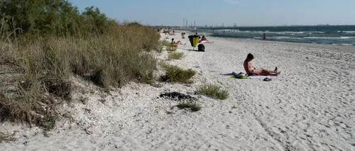 Însărcinatul cu afaceri al Ambasadei SUA și 100 de voluntari americani curăță plaja din Năvodari