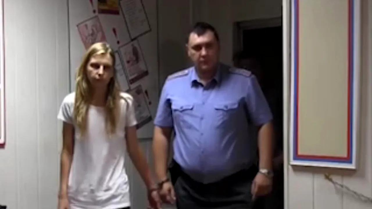 VIDEO. O mamă din Rusia și-a ucis cei doi copii aruncându-i de la etajul al 15-lea. A vrut 