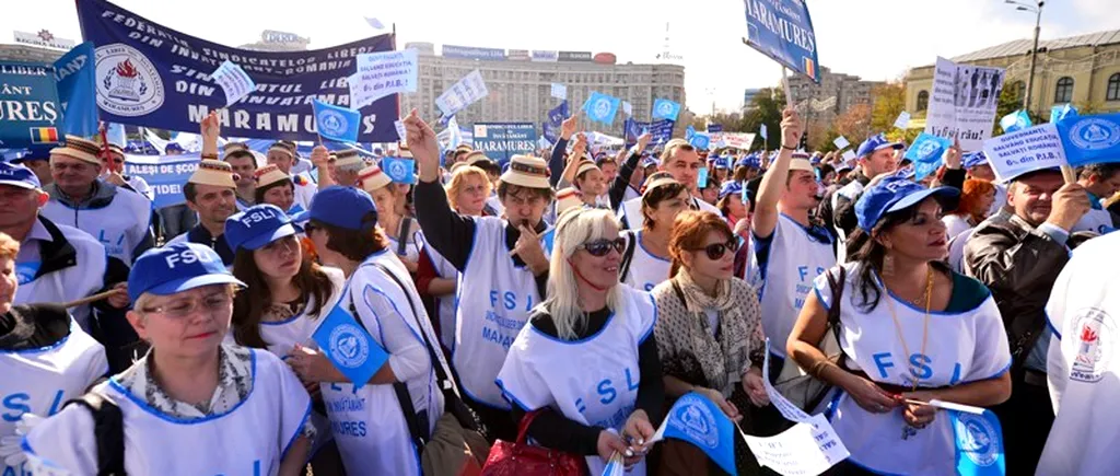 VIDEO. Mitingul profesorilor din Capitală: „Noi v-am educat, voi ne-ați trădat. Dascălii amenință cu greva generală și înghețarea anului școlar. GALERIE FOTO