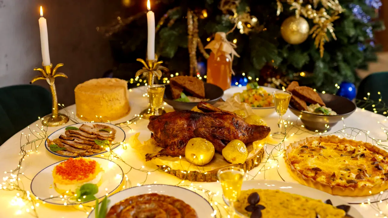 Cât a ajuns să coste, în 2025, coșul complet de Crăciun. Câți bani trebuie să scoată românii din buzunar pentru alimentele de bază