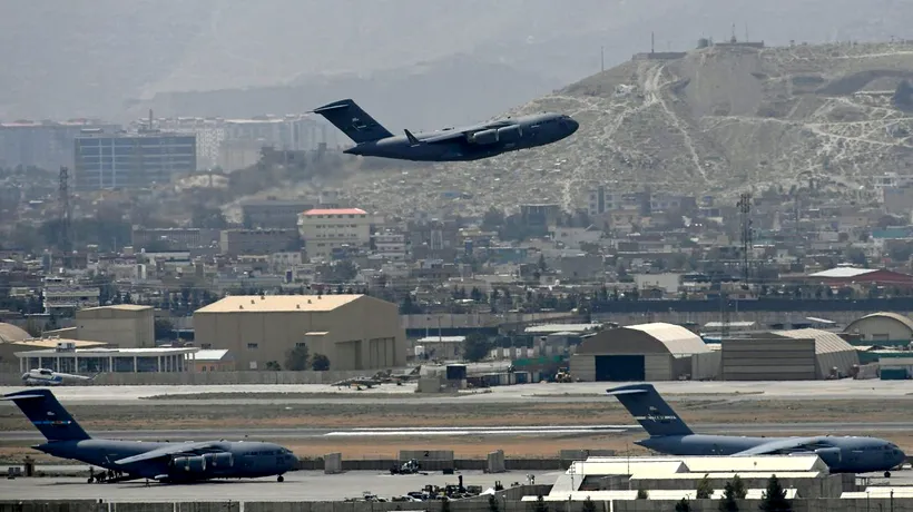 Ultimele avioane militare americane au părăsit Afganistanul, marcând sfârșitul celui mai lung război al Statelor Unite