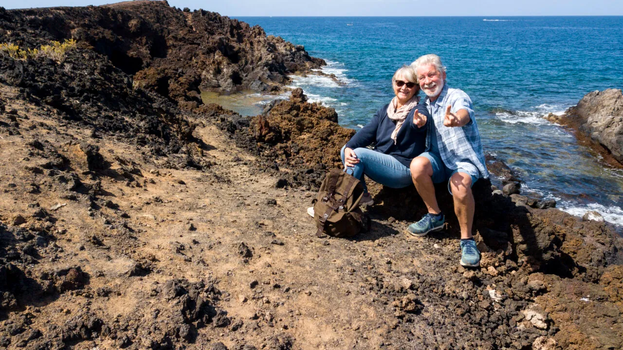 Un laureat al Premiului NOBEL vorbește despre secretele „Zonelor Albastre” unde oamenii ar putea trăi până la 110 ani