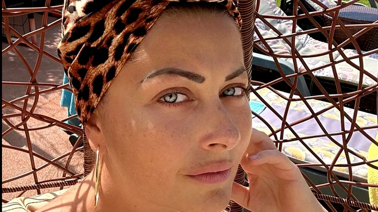 FOTO| Gabriela Cristea în COSTUM DE BAIE. Vedeta s-a relaxat în Grecia