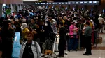O erupție vulcanică a paralizat cel mai mare aeroport din Indonezia. Sute de zboruri sunt suspendate. Zeci de mii de pasageri, blocați