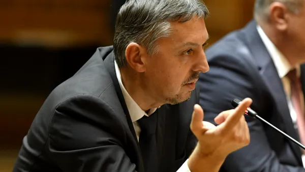 Daniel David propune DESFIINȚAREA școlilor cu puțini elevi: Dacă facem asta, eliberăm în jur de 900 de poziţii de director