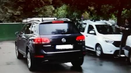 CONTROVERSE. Klaus Iohannis, sfidat de un lider PNL care a mers la întâlnirea de la Vila Lac cu mașina care i-a adus probleme penale - FOTO