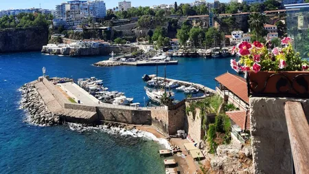 Românii ar putea merge în Turcia fără testul PCR. Când ar urma să intre în vigoare măsura și câți turiști vor ajunge