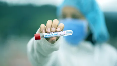 Varianta Omicron se răspândește în Spania. 30% din cazurile diagnosticate sunt în Madrid