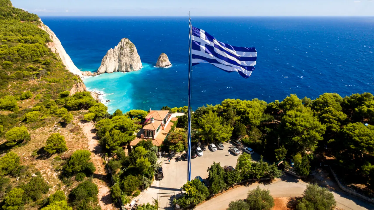 Mare atenție, dacă pleci în concediu în Grecia! Sancțiuni mai dure pentru șoferi: AMENZI de până la 8.000 de euro