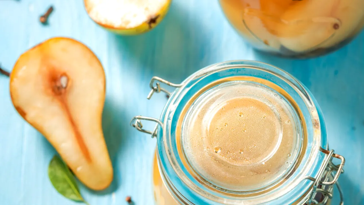 Rețeta tradițională de compot de pere cu scorțișoară. Este perfectă pentru sezonul rece