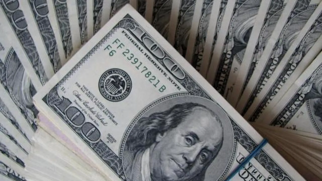 Noua bancnotă de 100 de dolari este pe piață. Cum arată, ce măsuri de siguranță are și la cât a urcat prețul de producție al fiecărei bancnote