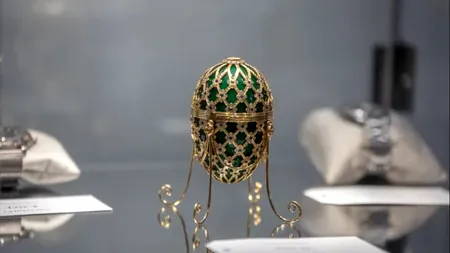 Un bărbat a fost acuzat de furt după ce a înghițit un ou Fabergé cu diamante în valoare de 19.000 de dolari