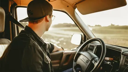 Nu este o eroare! Câți dolari are salariu un șofer român de TIR în Canada