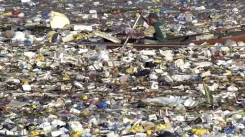 Imaginile dezastrului. Insula de gunoi din Pacific este mult mai mare decât s-a crezut. Ar putea acoperi la un loc Franța, Germania și Spania