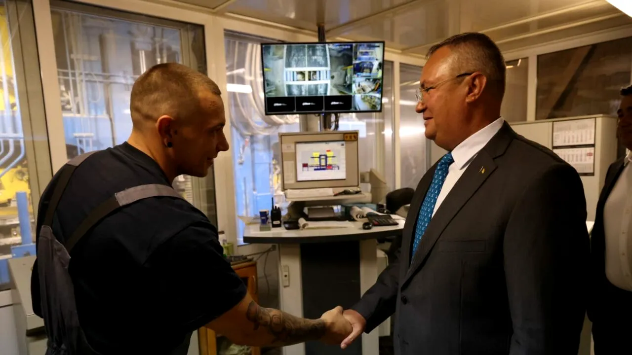 Nicolae Ciucă în vizită la un producător autohton de pavaje: „Mă bucur să văd cum capitalul românesc crește în mod inteligent”