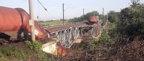 Un tren cu biodiesel A DERAIAT pe un viaduct care S-A RUPT. Pericol de POLUARE a râului Jiu