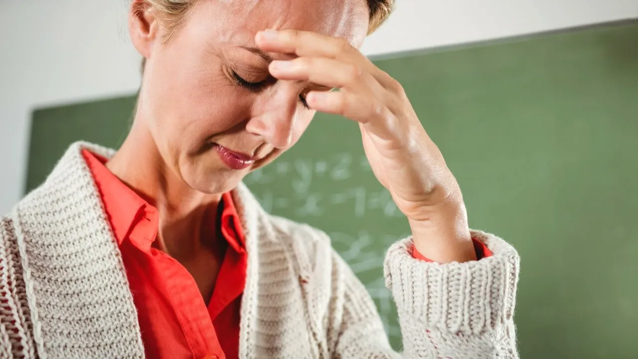 Scandal la o școală din Suceava. Directoarea acuzată de agresiune asupra unei profesoare: „M-a amenințat că îmi taie capul și mi-l înfige în gard”