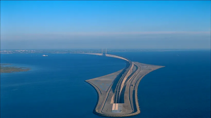 Podul impresionant care se oprește în mijlocul mării