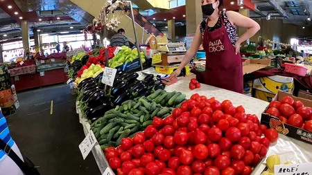 Pericol sanitar în piețele din România. Legumele și fructele de pe tarabe, pline de PESTICIDE. Care sunt cele mai contaminate