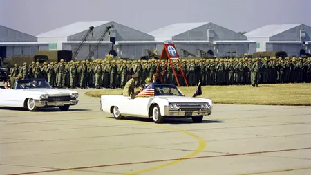 Administrația Trump ELIMINĂ schimbările făcute de Joe Biden. Baza militară Fort Liberty revine la denumirea inițială