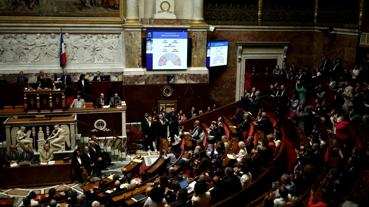 Guvernul Bayrou nu obține votul de încredere în Parlament. HAOSUL politic se așterne peste Franța