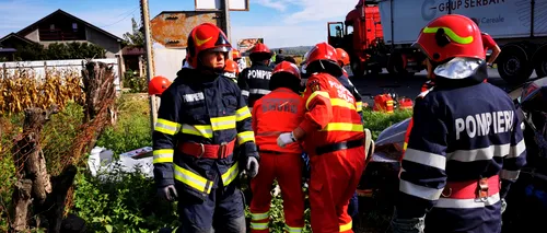 Un bărbat de 74 de ani din Iași a murit după ce a intrat cu mașina într-un TIR