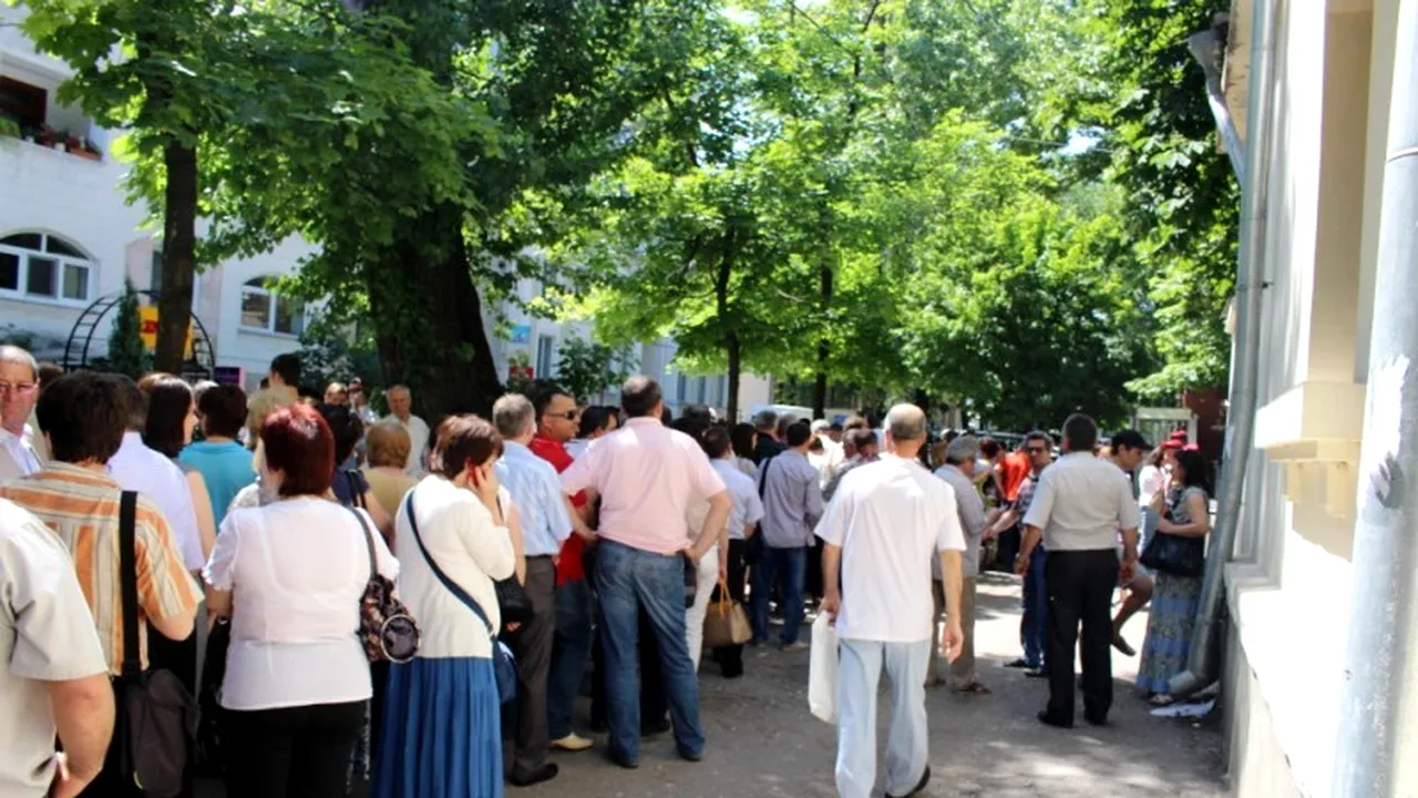 ALEGERI EUROPARLAMENTARE 2014. Motivul pentru care românii din Chișinău au stat la coadă ore în șir ca să voteze la Europarlamentare