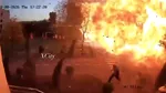 Un bărbat scapă la limită de un atac cu dronă rusească, în apropiere de Kiev. Momentul a fost surprins de camerele de supraveghere
