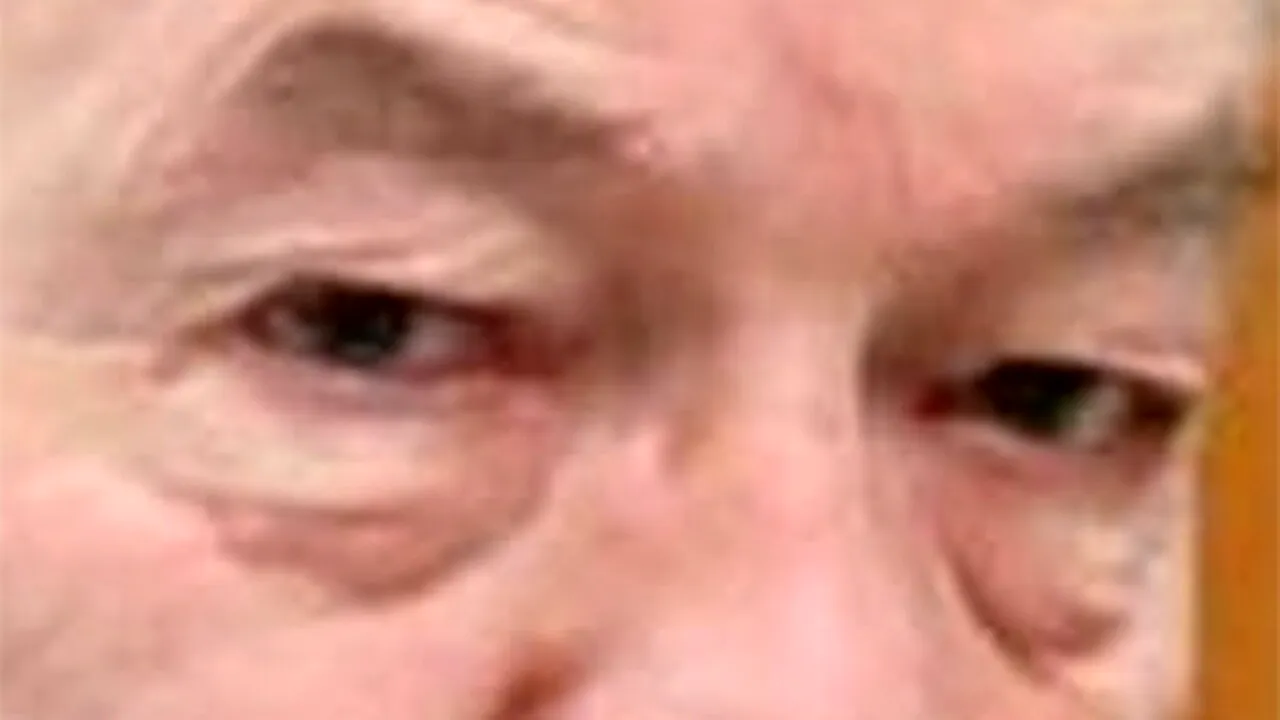 Test VIP | Ai cui sunt acești ochi? Indiciu: Este un faimos politician!