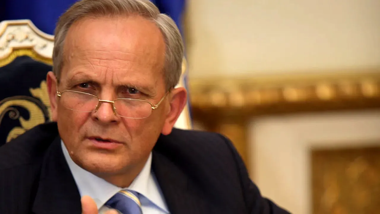 Fostul premier Theodor Stolojan îi cere lui Nicușor Dan să nu mai tragă de timp: „Nu poate aștepta, trebuie să aplice Constituția”