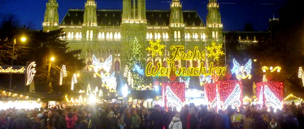 Tot ce trebuie să știi despre Târgul de Crăciun de la Viena – de la cât costă un pahar de vin fiert la ce este musai să mănânci în Austria