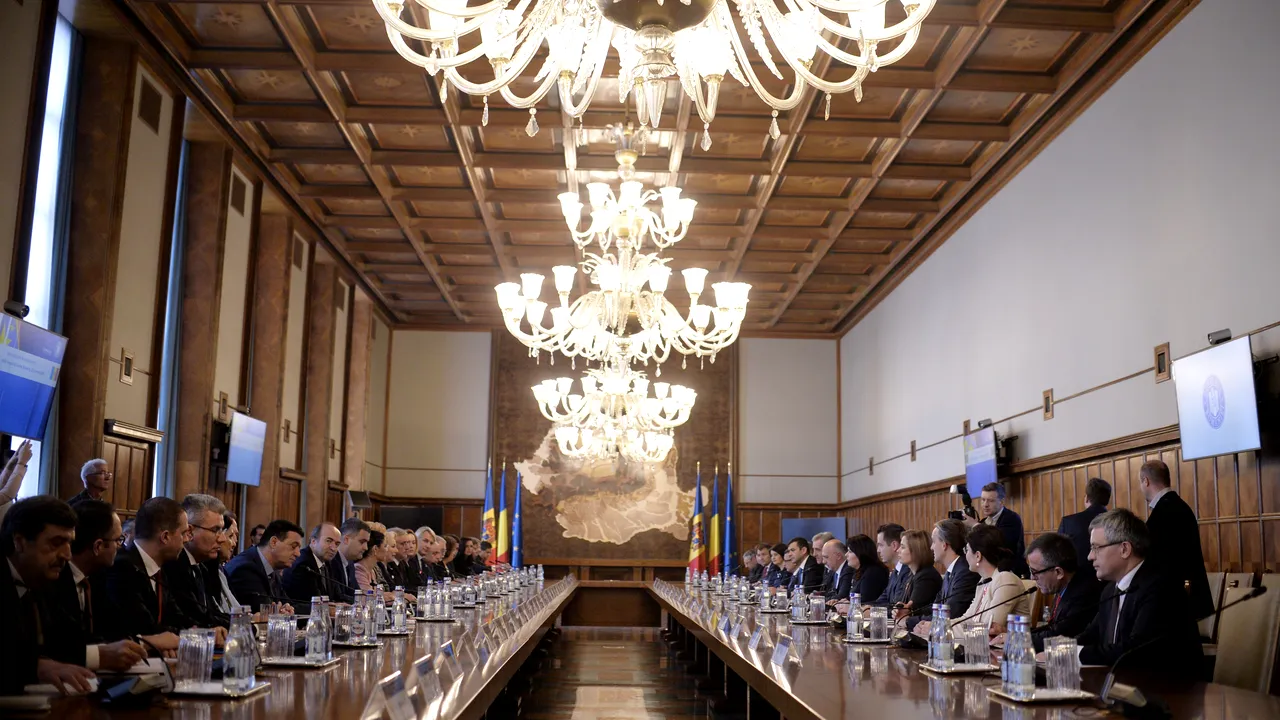 Noile vouchere de vacanță AMÂNATE până în 2021. Salariile bugetarilor și pensiile VOR CREȘTE în 2019