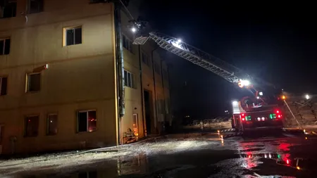 INCENDIU puternic la o clădire de birouri din Ghimbav, județul Brașov. Focul, stins după patru ore
