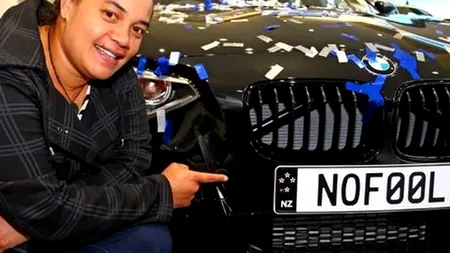 Nu e o păcăleală: O femeie a primit o mașină de 50.000 de dolari după ce a luat în serios o „farsă